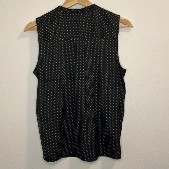 Banana Republic Top in Black and Tan Polka Dots size Petite Medium - Picture 3 of 6
